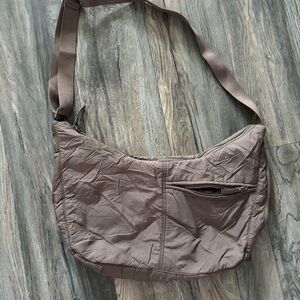 light brown shoulder purse